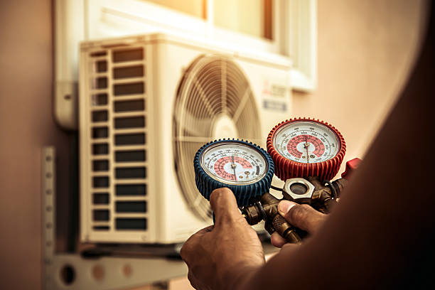 Professional Hvac technician working in Forestburg, TX